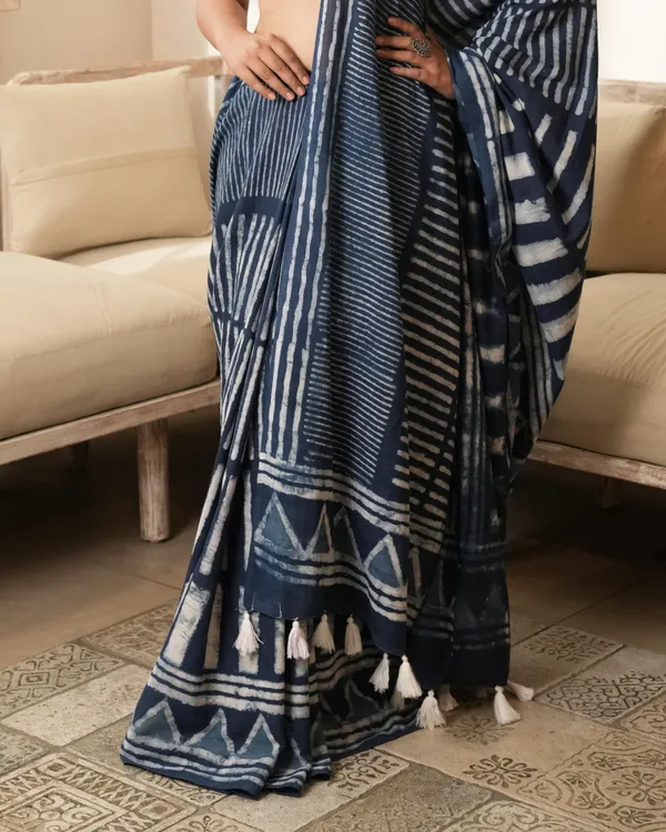 Indigo_Cotton_Silli_Dabu_Print_Mul_Saree_With_Tassels_For_Women